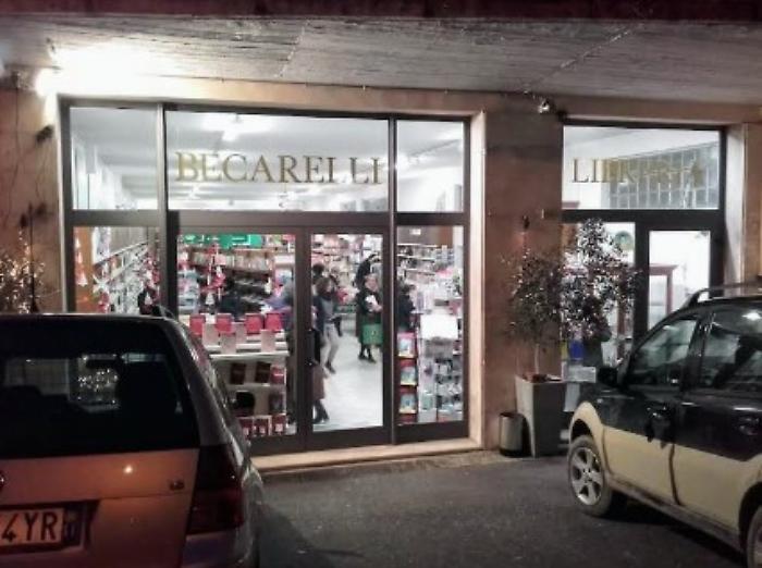 Furto alla libreria Becarelli, rubati libri e incassi