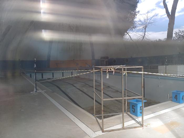 interno piscina piazza amendola siena