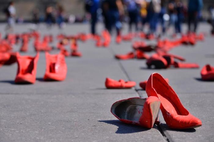 Non lasciare alla vittima di femminicidio il cognome del suo assassino