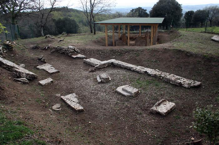 scavi archeologici a Castelnuovo Berardenga