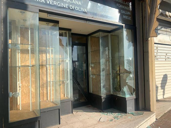 vetrina sfondata a Chianciano Terme
