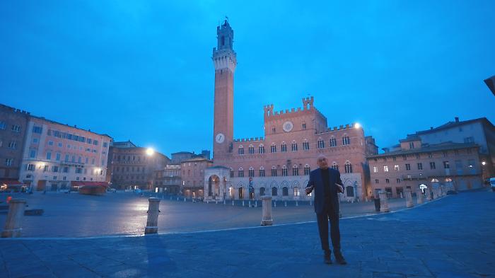 Aldo Cazzullo in Piazza del Campo