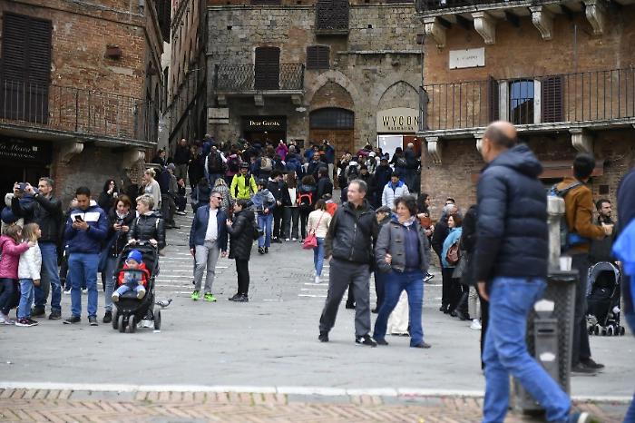 turisti a Siena