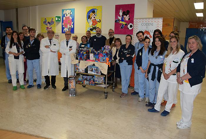 dono a pediatria scotte di codini e occhiali