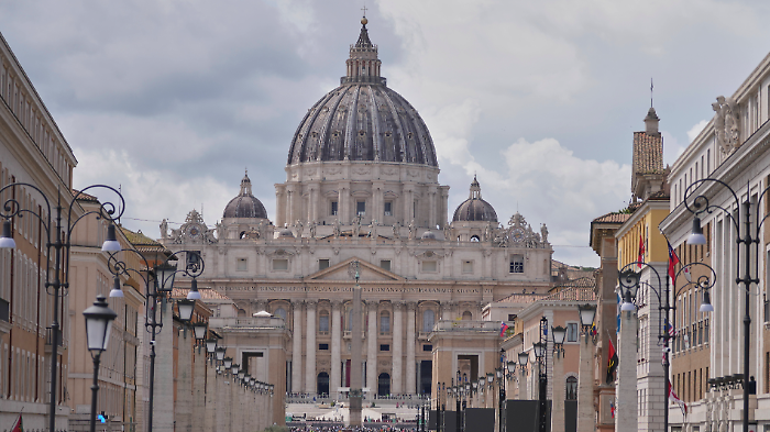 Domani col Corriere di Siena in regalo il poster di Papa Francesco 