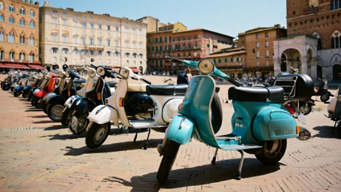 vespe in piazza del campo Ia Ai
