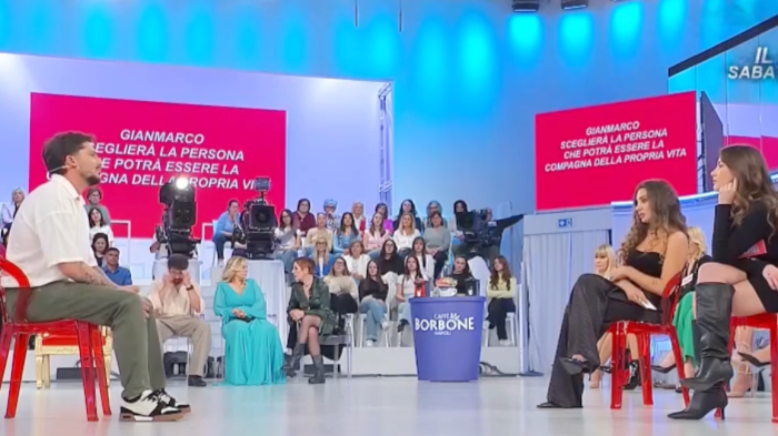 Uomini e Donne, Francesca si elimina, mentre Nadia e Cristina conoscono in esterna la madre di Gianmarco: scopri cosa &egrave; successo in puntata 