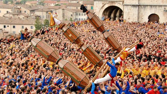 Scopri la Festa dei Ceri di Gubbio tra origini e tradizione: ecco il racconto di un legame indissolubile