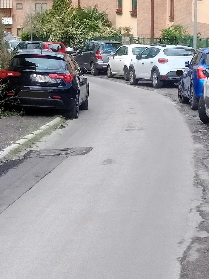 sosta selvaggia in via Bonci