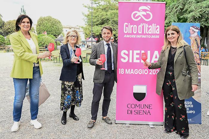 villaggio del Giro d'Italia a Siena