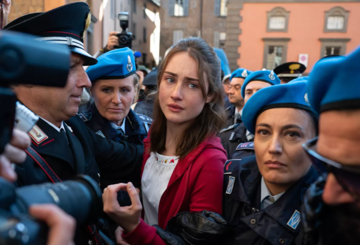 Amanda Knox, rivelate le prime immagini della serie sull'omicidio Meredith in arrivo quest'estate