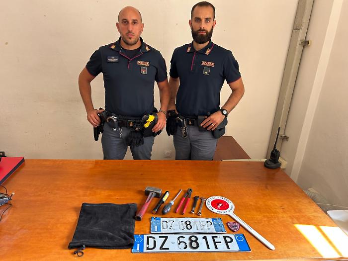 Uomo arrestato per furto aggravato: sorpreso dagli agenzi con strumenti da scasso