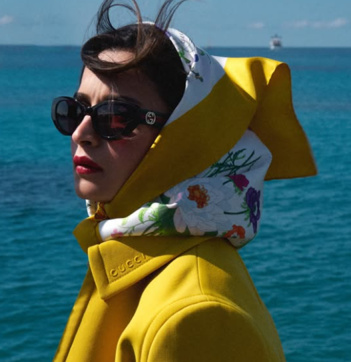 Foulard, come indossarlo quest'estate. Tutte le ispirazioni 2025 da Miu Miu a Diesel