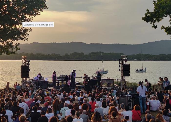 In 2 mila al tramonto per Vinicio Capossela e Dente, Moon in june prosegue con  Laura Agnusdei