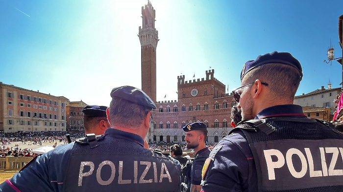 Polizia per il Palio