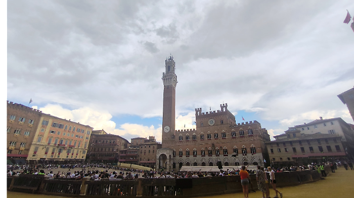 Nuvole su Piazza del Campo
