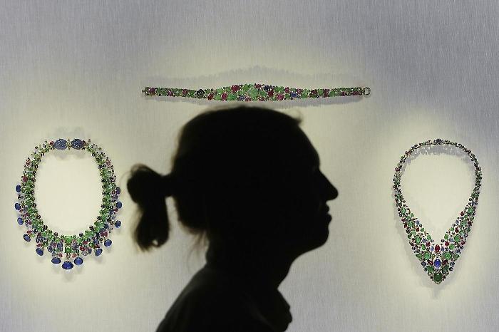 In quale bene di lusso conviene investire: borse o gioielli? La parola degli esperti