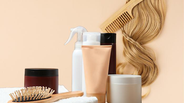 Schiarire i capelli d'estate senza danneggiarli: ecco tutti i metodi efficaci e fai da te