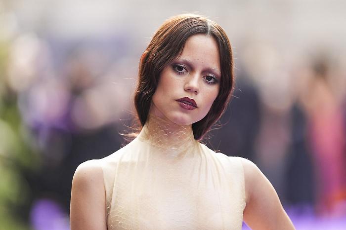 Jenna Ortega e il criticato look gotico sul red carpet di Mercoled&igrave;. La make-up artist spiega come &egrave; stato ottenuto