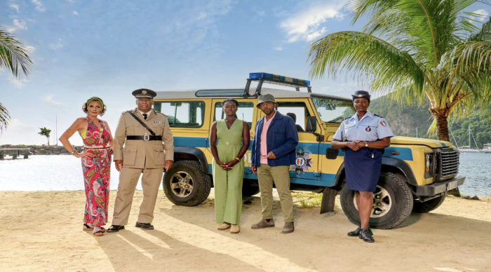 Doppio appuntamento con Delitti in Paradiso e Ritorno in Paradiso stasera in tv su Rai 2: mistero e tensioni a Saint Marie