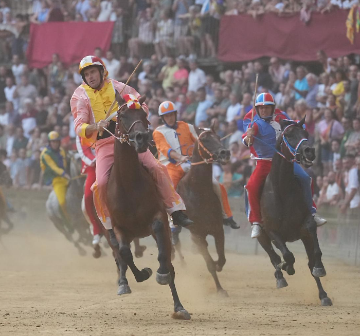 Palio di Siena, trionfa il Valdimontone: Gingillo su Anda e Bola primo al bandierino dopo una Carriera dominata