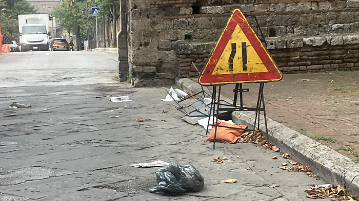 Porta Romana rifiuti