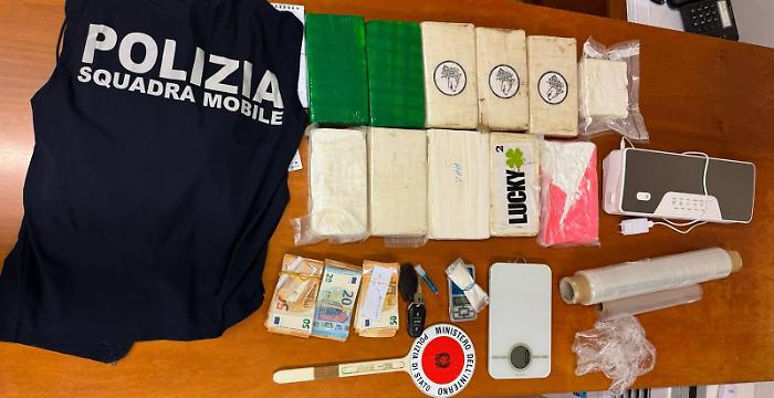Albanese fermato a Castelnuovo Berardenga con 10 chili di coca in casa  