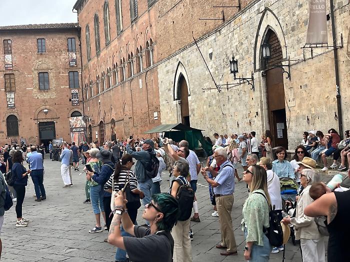 turisti a Siena