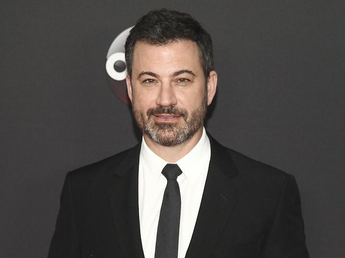 Caso Jimmy Kimmel: l'industria di Hollywood si schiera in suo favore dopo la sospensione del suo storico programma. Lui nel frattempo si rivolge ai legali