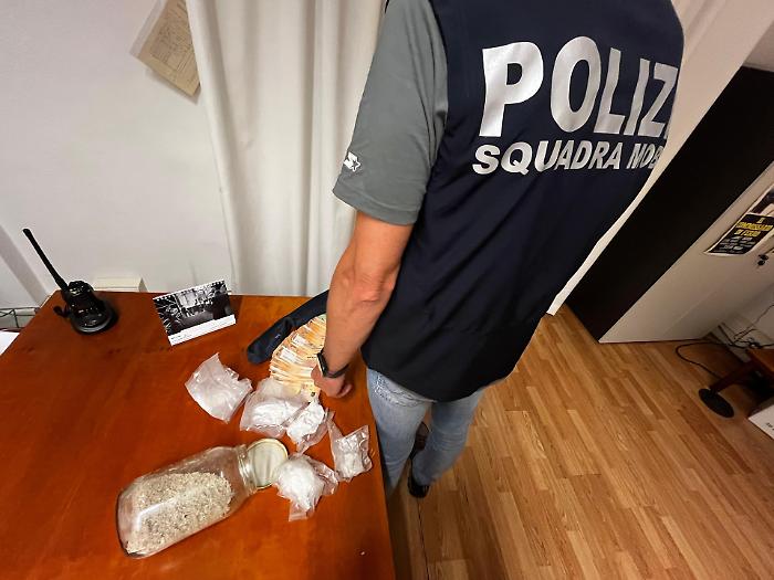 Polizia - spaccio di cocaina