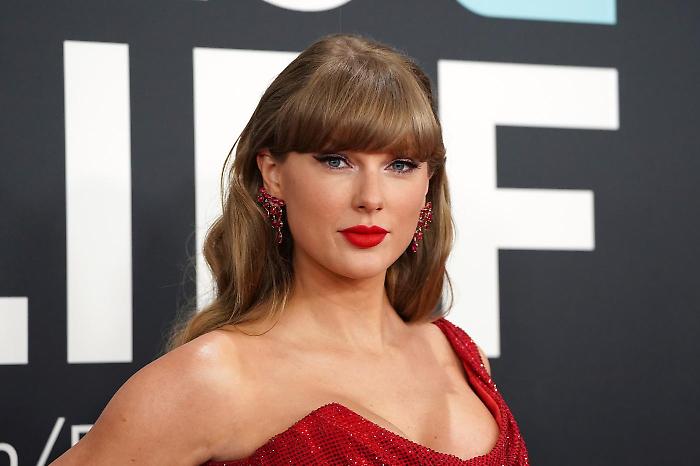 La beauty routine di Taylor Swift finalmente svelata: ecco quali prodotti usa la pop-star