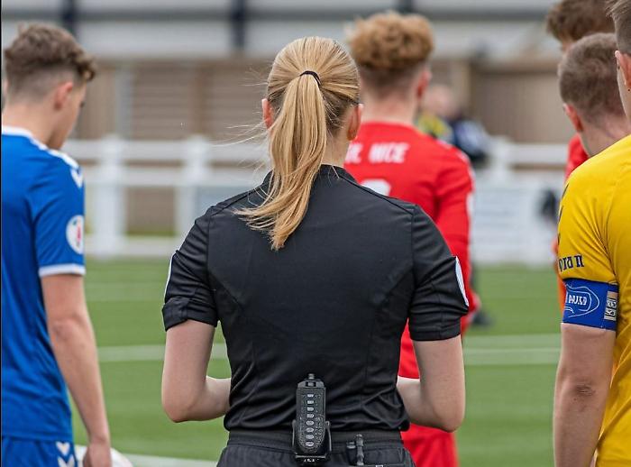 Ancora sessismo contro l'arbitro donna, altra stangata del giudice sportivo
