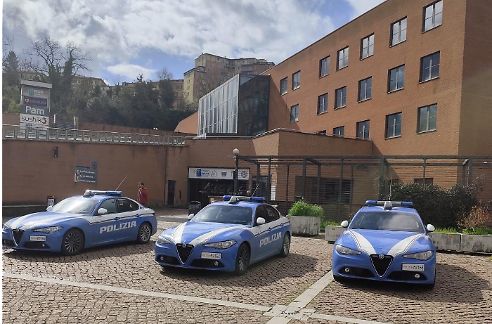 polizia alla stazione