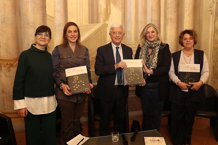 presentazione libro contrade della fondazione mps