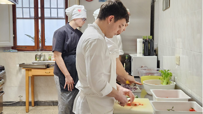 Terrecablate studenti mensa dei poveri