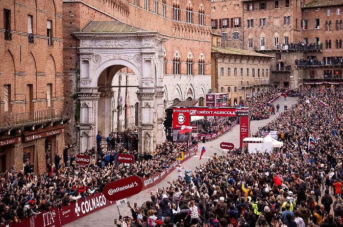 Strade Bianche Piazza del Campo