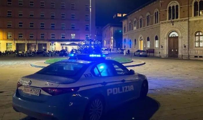Polizia in Piazza Matteotti a Siena
