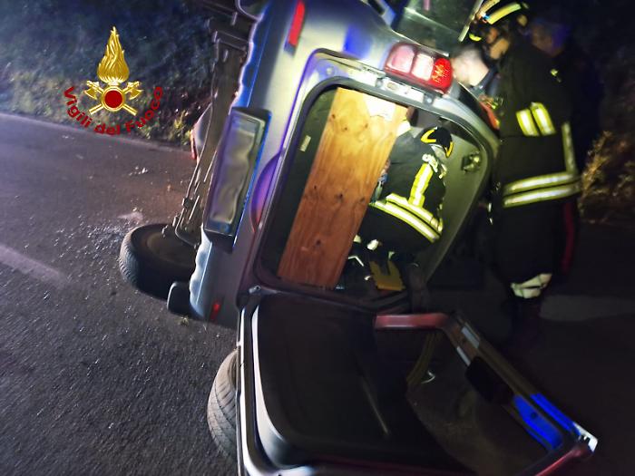 auto ribaltata monteriggioni