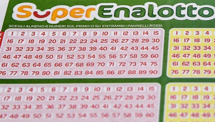 Superenalotto, i numeri vincenti estratti oggi