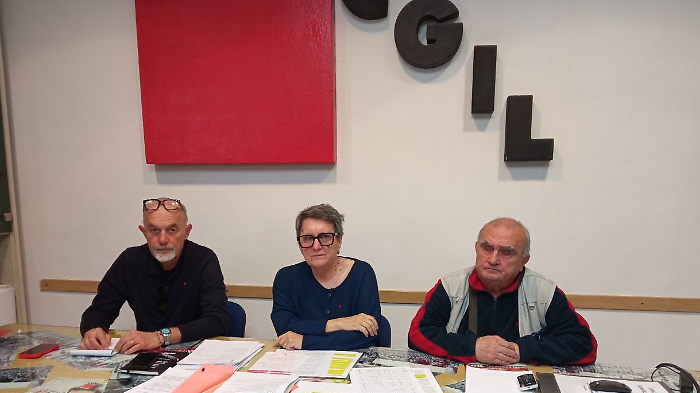 Simone Pizzichi della segreteria Spi Cgil, Daniela Cappelli segretaria Cgil di Siena e Fabrizio Pinassi