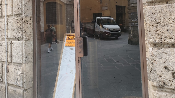 attivit&agrave; commerciali in centro a Siena
