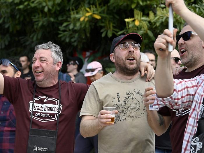 tifosi alle Strade Bianche