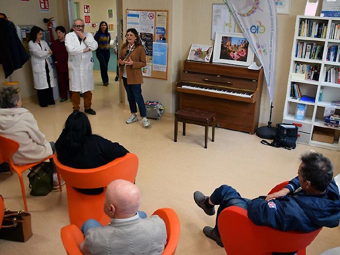 "Musica in corsia" all'ospedale le Scotte