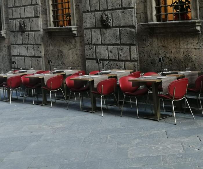 tavoli all'aperto