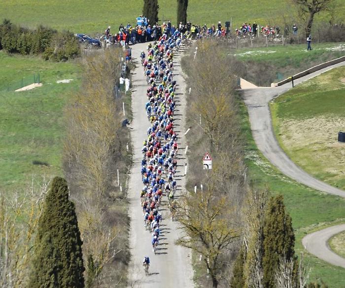 Siena, alle Strade Bianche storica impresa di Tadej Pogacar 