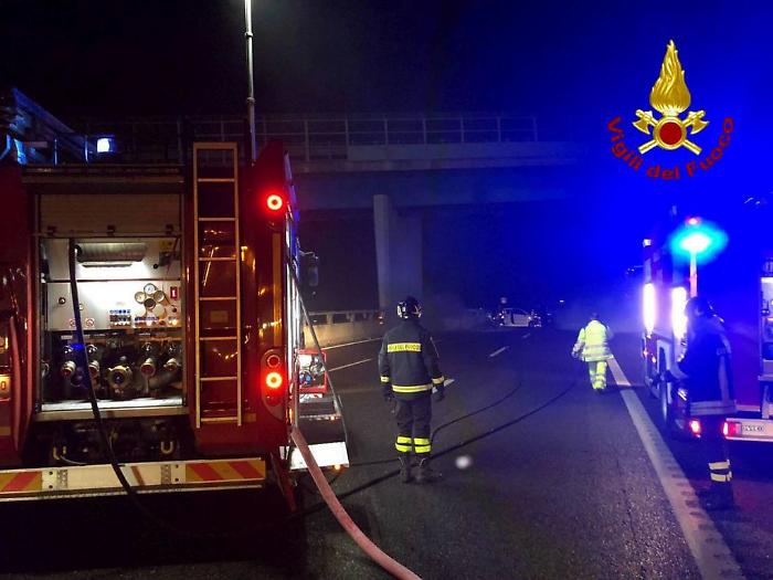 Tragico incidente nella notte sull'Autosole a Lodi, morta una 21enne
