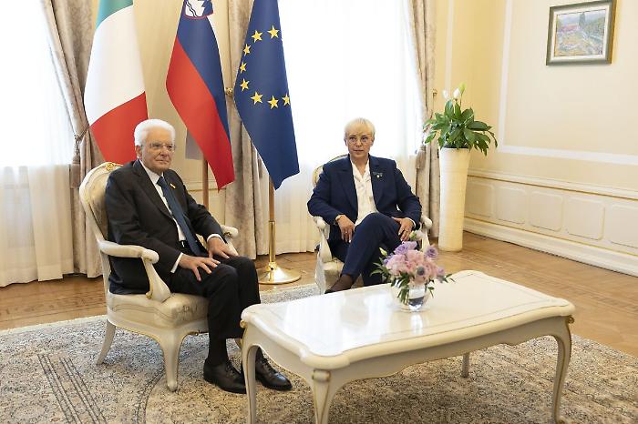 Mattarella "Si rischia di scivolare in un baratro di violenza"