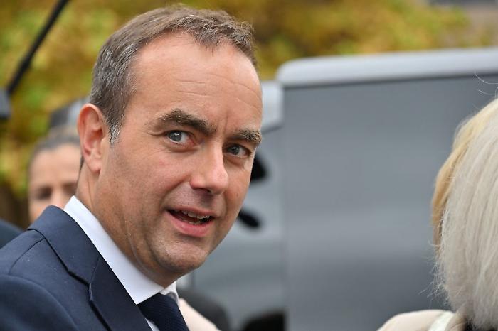Francia, lascia il primo ministro Lecornu. Macron accetta le dimissioni