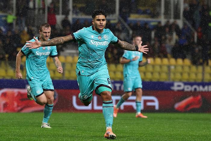 Il Bologna vince 3-1 il derby col Parma, doppietta di Castro