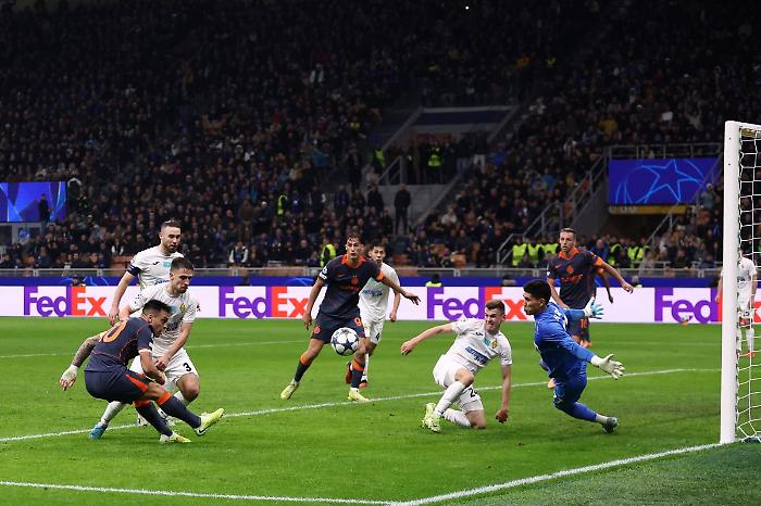 Inter a punteggio pieno in Champions, 2-1 sofferto al Kairat